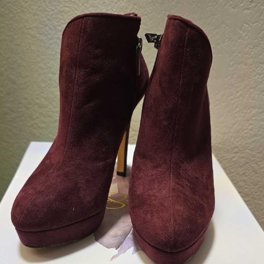 Jessica Simpson Brown Heeled Boots with Sleek Design